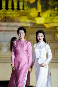 Singer Tuan Hung and Wife Huong Baby Shine as Vedettes in Captivating Fashion Runway - image 2