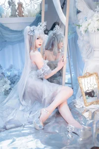 Stunning Nikke Cinderella Crystal Princess Cosplay by Xuan Xiao Xue Jie: High-Quality Goddess of Victory Photography and Anime Inspiration - image 1