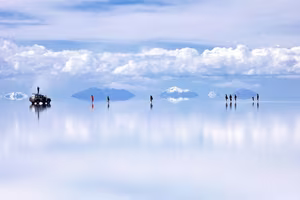 Discover Salar de Uyuni: A Spectacular Mirror Effect at the World's Largest Salt Flat, Where Sky Meets Earth - image 7