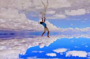 Discover Salar de Uyuni: A Spectacular Mirror Effect at the World's Largest Salt Flat, Where Sky Meets Earth - image 1