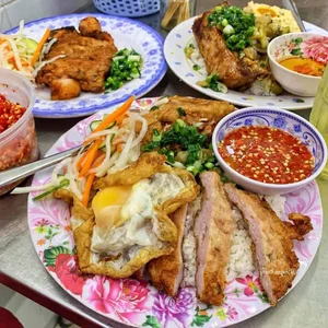 Top Vietnamese Street Foods to Try During Lunar New Year 2024 Travel - image 4