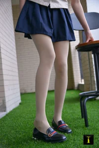 IESS Puhui Series 147: Featuring Ruoqi in a Stunning Showcase of Modern Stocking Fashion - image 4
