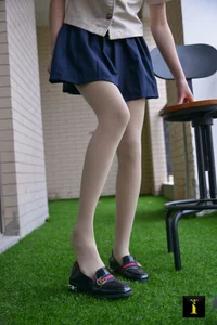 IESS Puhui Series 147: Featuring Ruoqi in a Stunning Showcase of Modern Stocking Fashion - image 6