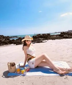 Huyen Baby radiates elegance in chic beachwear with a stunning summer vibe - image 2
