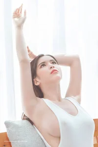Stunning Visuals of Ngoc Tram: A Collection of Elegant and Bold Portraits - image 3