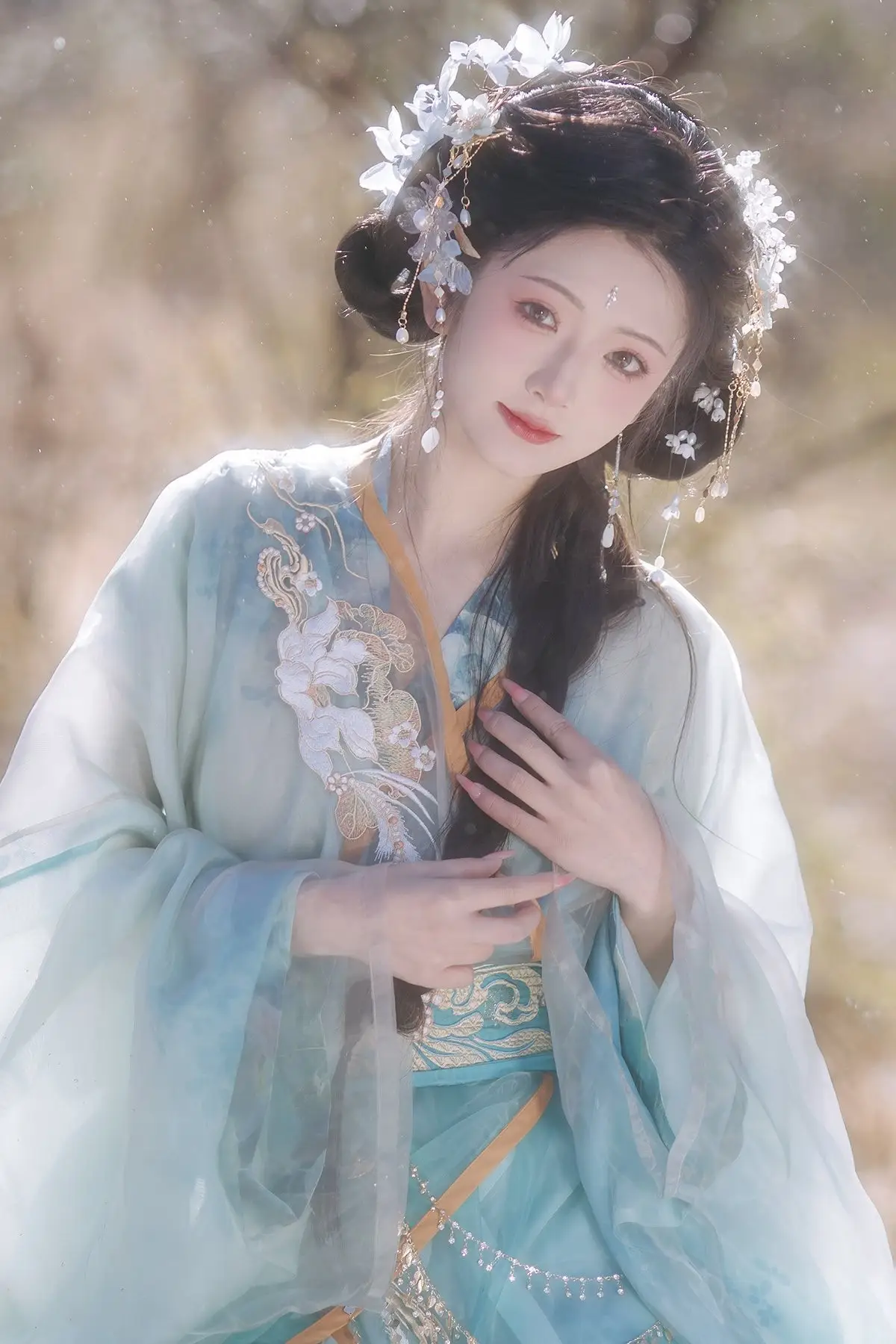 YiTuYu Vol.8542 Chi Yan Zai Zhe Li: Ethereal Beauty in Snow Discover Enchanting Art Language