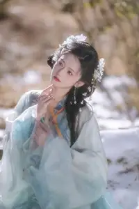 YiTuYu Vol.8542 Chi Yan Zai Zhe Li: Ethereal Beauty in Snow Discover Enchanting Art Language - image 9
