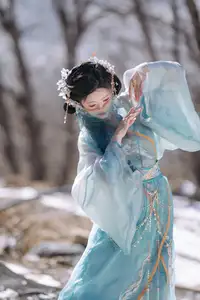 YiTuYu Vol.8542 Chi Yan Zai Zhe Li: Ethereal Beauty in Snow Discover Enchanting Art Language - image 2