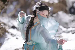 YiTuYu Vol.8542 Chi Yan Zai Zhe Li: Ethereal Beauty in Snow Discover Enchanting Art Language - image 3