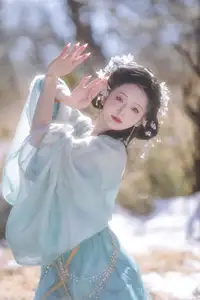 YiTuYu Vol.8542 Chi Yan Zai Zhe Li: Ethereal Beauty in Snow Discover Enchanting Art Language - image 6