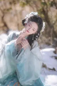 YiTuYu Vol.8542 Chi Yan Zai Zhe Li: Ethereal Beauty in Snow Discover Enchanting Art Language - image 7