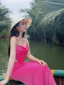 Fashion Forward: Hot Girl From Kem Xoi TV Sets Trends With Bold Cut-Out Dress and Elegant Style - image 2