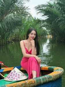 Fashion Forward: Hot Girl From Kem Xoi TV Sets Trends With Bold Cut-Out Dress and Elegant Style - image 4