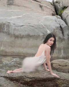 Nature’s Beauty and Elegant Stream-Side Fashion: A Gallery of Serene Outdoor Photography and Style - image 5