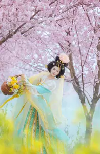 YiTuYu Vol.8745: Shi Yu Shi Ya – Captivating Hanfu Beauty Amidst Cherry Blossoms - image 11