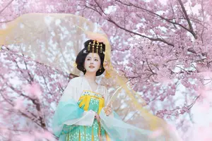 YiTuYu Vol.8745: Shi Yu Shi Ya – Captivating Hanfu Beauty Amidst Cherry Blossoms - image 9