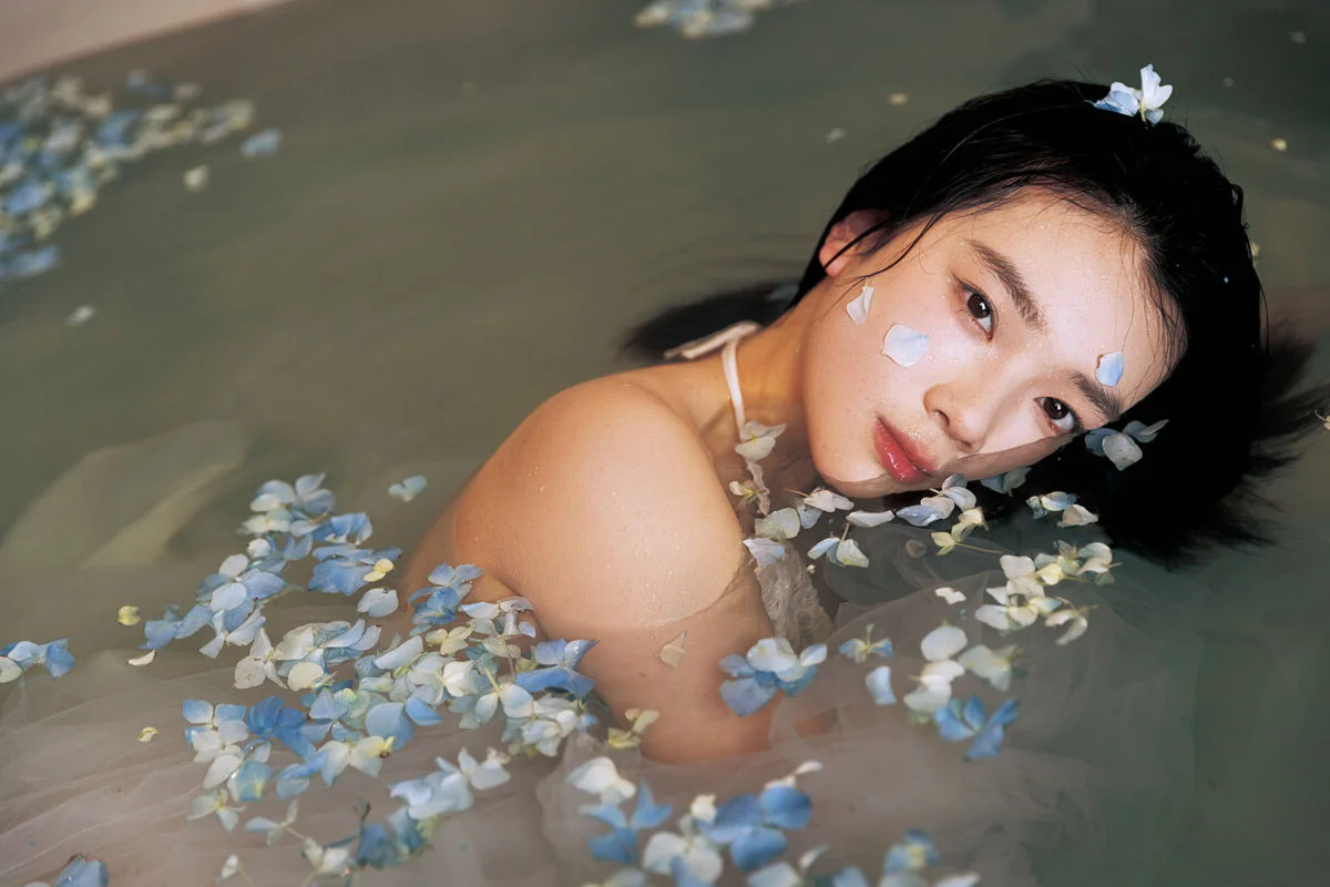 Elegant Visuals: YiTuYu Art Language Vol.6927 Featuring To Xiao Bei