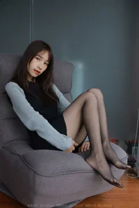 Mei Zi: Relaxed Elegance in Black Silk on the Sofa - image 89