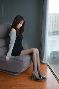 Mei Zi: Relaxed Elegance in Black Silk on the Sofa - image 81
