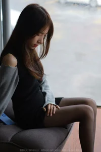 Mei Zi: Relaxed Elegance in Black Silk on the Sofa - image 4
