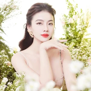 Beauty Spotlight: The Noodle Girl from Ho Quang Hieu MV - image 1