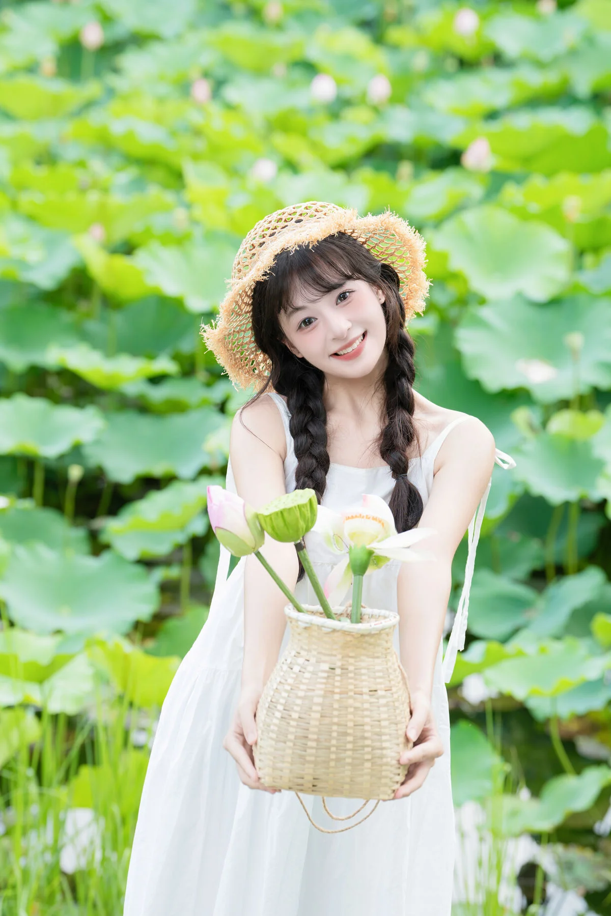 YiTuYu Art Language Vol.10233 Xia Yu Xiao Nian: A 28P Journey of Elegant Portraiture