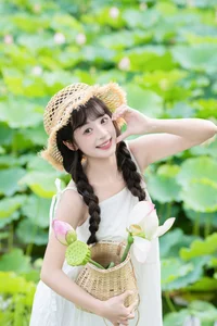 YiTuYu Art Language Vol.10233 Xia Yu Xiao Nian: A 28P Journey of Elegant Portraiture - image 7