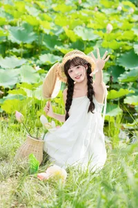 YiTuYu Art Language Vol.10233 Xia Yu Xiao Nian: A 28P Journey of Elegant Portraiture - image 26