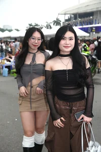 Concert Fashion Trends: Stunning Fan Styles at Anh Trai Say Hi - image 5