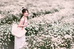 Moc Chau's Pure White Daisy Fields: A Muse Amidst a Floral Wonderland, Perfect for Stunning Photoshoots. - image 8