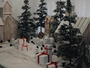 Luxurious Christmas Home Decor: Transforming a Living Space into a Lush Pine Forest - image 6