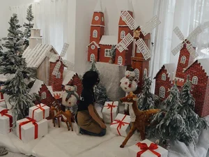 Luxurious Christmas Home Decor: Transforming a Living Space into a Lush Pine Forest - image 5