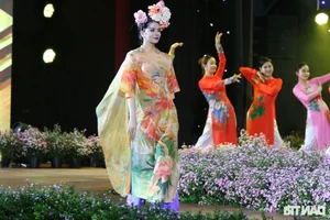 Elegant Phoenix Ao Dai Collection: A Celebration of Traditional Vietnamese Fashion and Timeless Beauty - image 11