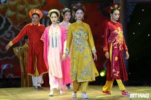 Elegant Phoenix Ao Dai Collection: A Celebration of Traditional Vietnamese Fashion and Timeless Beauty - image 5