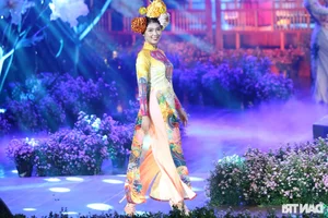 Elegant Phoenix Ao Dai Collection: A Celebration of Traditional Vietnamese Fashion and Timeless Beauty - image 7