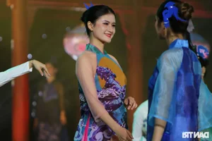 Elegant Phoenix Ao Dai Collection: A Celebration of Traditional Vietnamese Fashion and Timeless Beauty - image 3