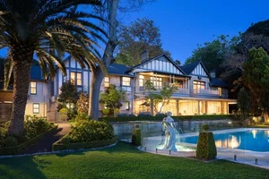 Explore the World's Top 5 Most Beautiful Houses: From Modern Architectural Marvels to Luxurious Coastal Mansions and Iconic European Estates - image 10