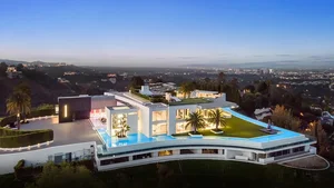 Explore the World's Top 5 Most Beautiful Houses: From Modern Architectural Marvels to Luxurious Coastal Mansions and Iconic European Estates - image 4
