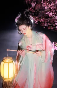 YiTuYu Art Language Vol.4699: Artistic Expressions with Model Wu Sui - image 6