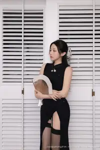 Yu Zi Jiang Fish: Elegant & Alluring in a Mysterious Black Dress - XiuRen No.10480 - image 9