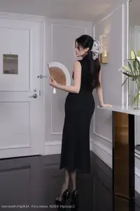 Yu Zi Jiang Fish: Elegant & Alluring in a Mysterious Black Dress - XiuRen No.10480 - image 2