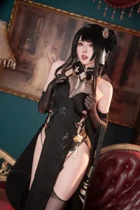Classic Allure: Coser Natsuko in Azur Lane - image 17