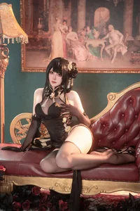Classic Allure: Coser Natsuko in Azur Lane - image 11