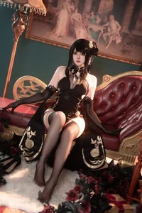 Classic Allure: Coser Natsuko in Azur Lane - image 12