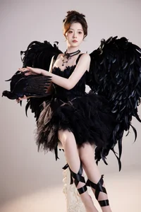 YiTuYu Art Language Vol.7906 Bai Lao Ban: A Masterpiece of Portraiture and Style - image 2