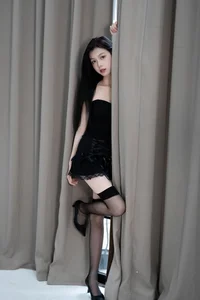 Minimalist Elegance: Xiao Zhen Tong Xue Shines - image 36