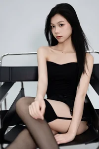 Minimalist Elegance: Xiao Zhen Tong Xue Shines - image 38