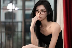 Minimalist Elegance: Xiao Zhen Tong Xue Shines - image 23
