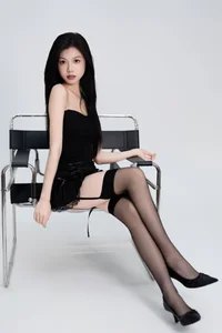 Minimalist Elegance: Xiao Zhen Tong Xue Shines - image 48