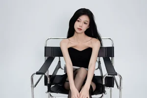 Minimalist Elegance: Xiao Zhen Tong Xue Shines - image 13
